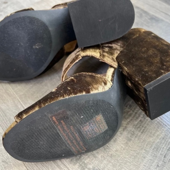 Cabi Olive Green Velvet Crossover Wedge Heels - Picture 5 of 5